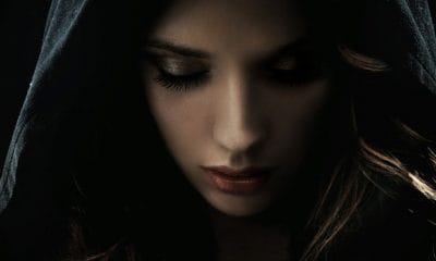 Puisi : Selendang hitam berdarah