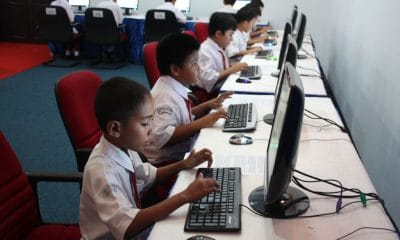 Pengaruh Tehnologi Terhadap Pendidikan 53 Pengaruh Tehnologi Terhadap Pendidikan