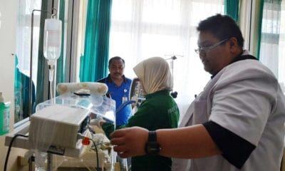 Kabar baik, RSUD Batang semakin optimal 55 Dr. Riza.SPA melakukan pengecekan inkubator di ruang bayi di RSUD Batang
