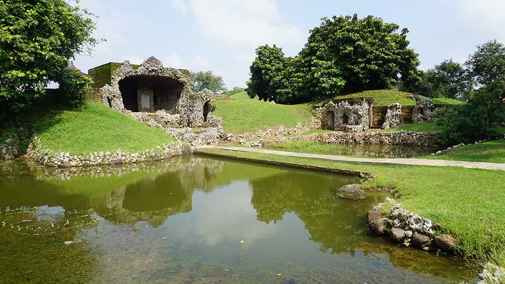 Wisata Gua Sunyaragi: art, mitos dan sinkretsime budaya dunia 56 Wisata Gua Sunyaragi art mitos sinkretsime budaya dunia - cirebon