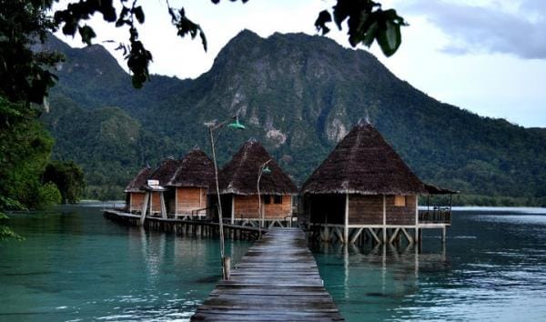 Wisata Pantai Ora di Kepulauan Maluku Tengah 5