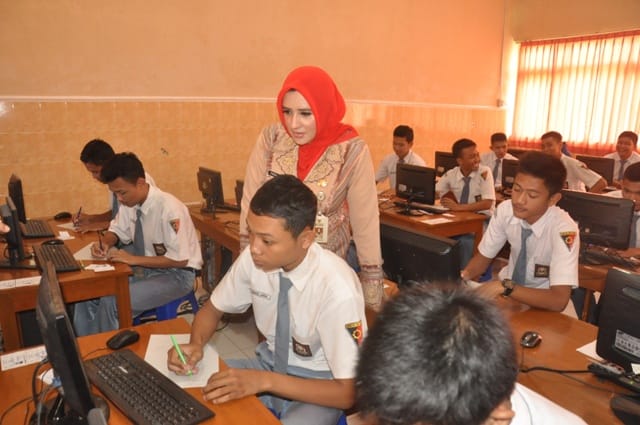 Giliran Wabub Fadia, Pantau Ujian Nasional SMA Sederajat 41 fadia