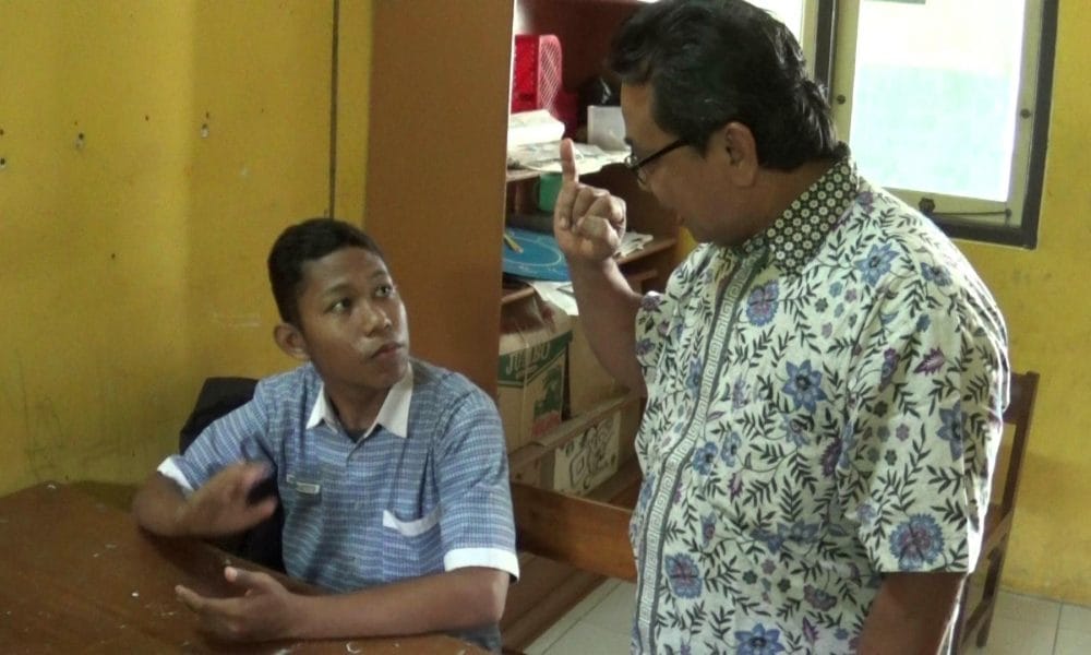Tio Siswa SMP Luar Biasa Kabupaten Pekalongan, Semangat Untuk Mengikuti Ujian Nasional. 41 foto kermit