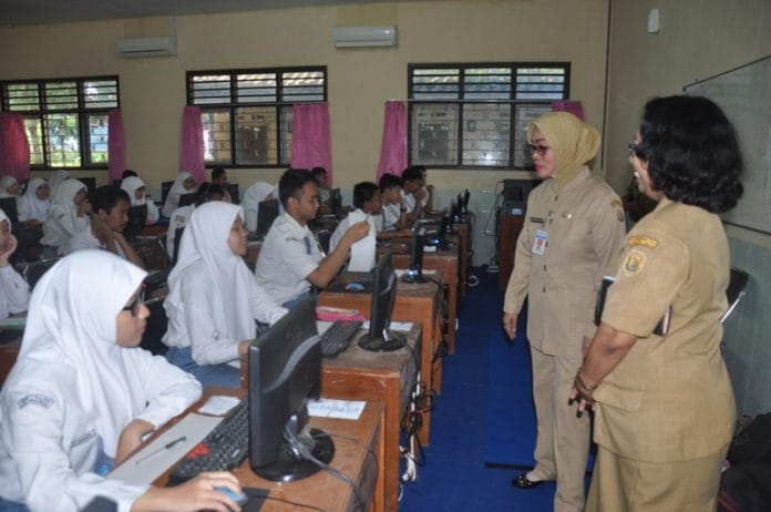sekda pantau ujian sma