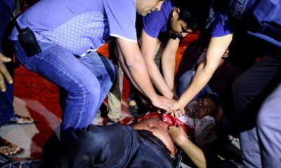 Salah satu korban serangan mematikan teroris di Dhaka, Bangladesh. (Foto: Tribune/Mahmud Hossain Opu/via REUTERS)