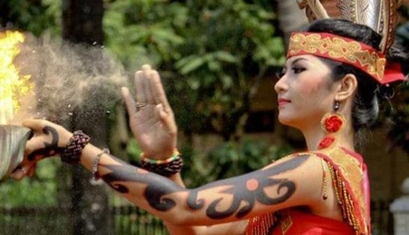 mitos wanita dayak membuat jatuh cinta dan tidak bisa kembali