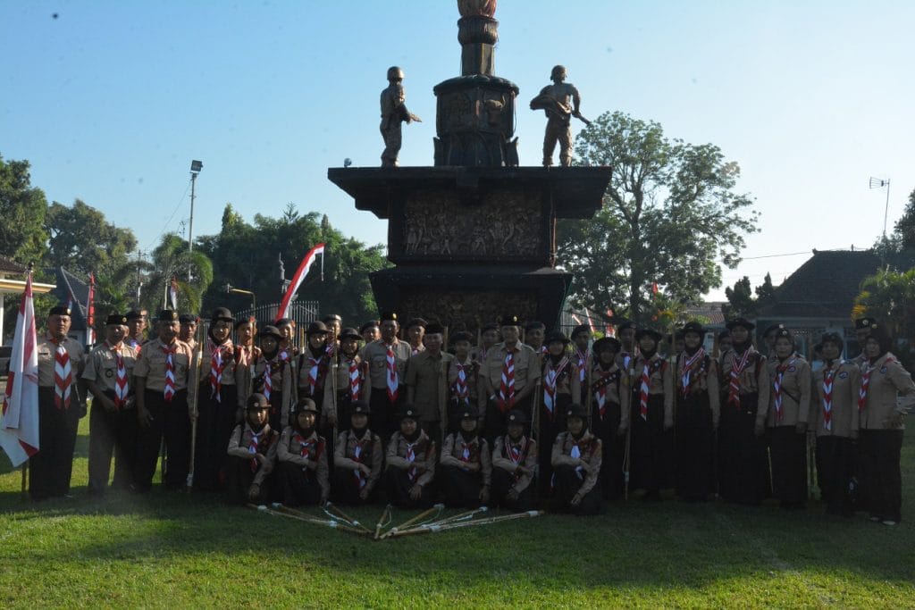 foto bersama kontingen pramuka