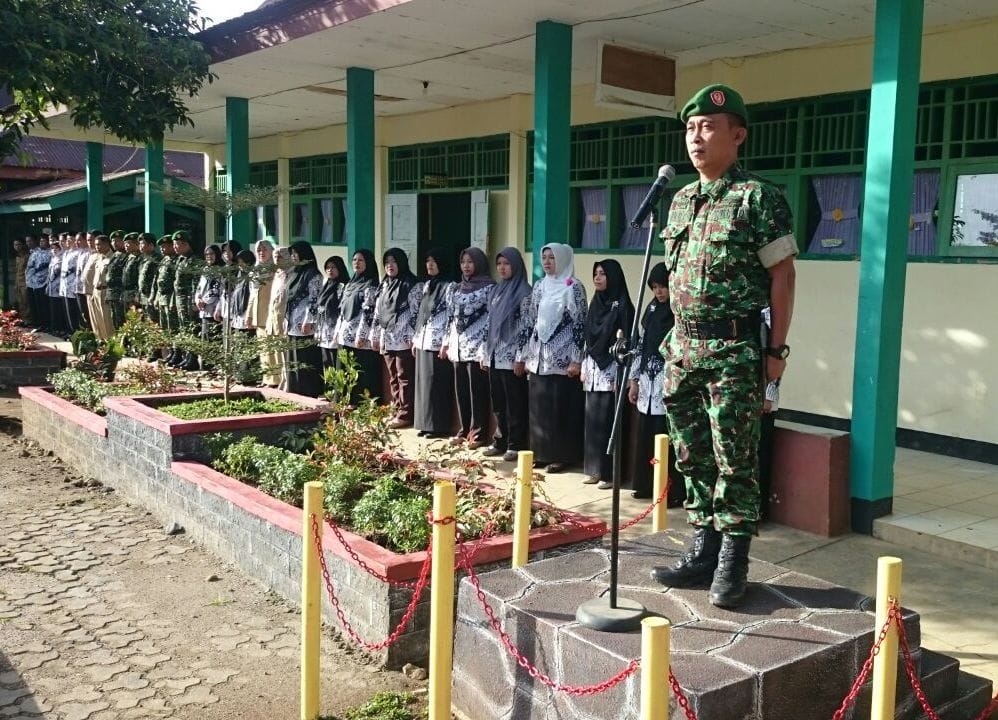 Aparat TNI Bengkulu Utara Pimpin Upacara Di Sekolah 43 IMG 20160926 WA0008