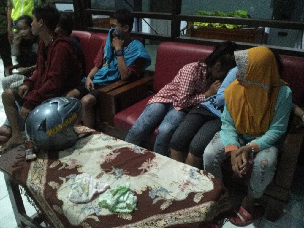 Pekalongan Enam Pasangan ABG Kena Razia Pekat Di Bantaran Sungai Bantaran 42 foto ABG yang terkena razia pekat
