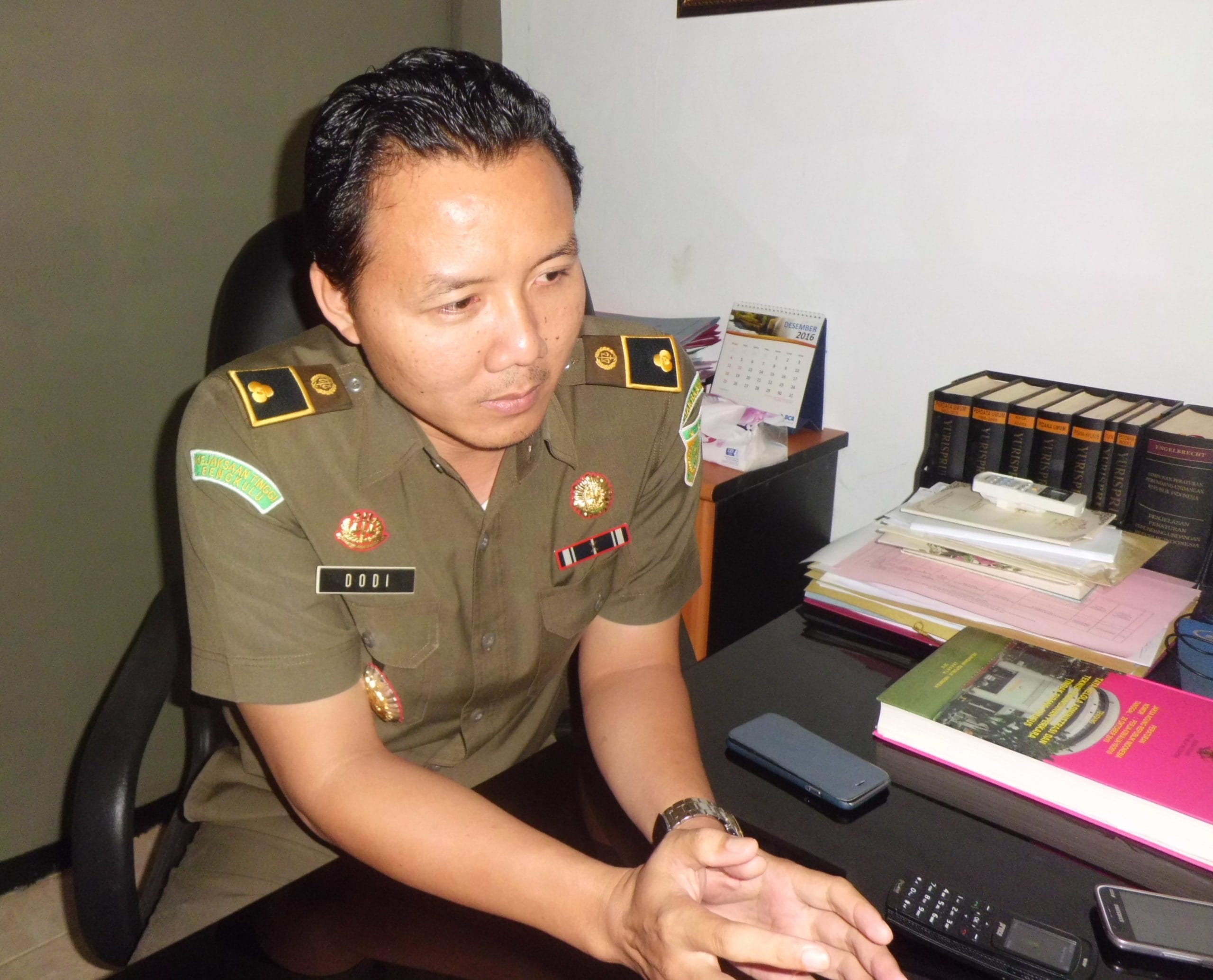 5 Tersangka Korupsi di Dispora, Dikenakan Sanksi Pasal Berbeda 41 Lima Orang tersangka korupsi Anggaran di Dispora, yang saat ini sudah ditahan oleh pihak Kejaksaan Negeri Arga Makmur kabupaten Bengkulu Utara. Dikenakan sanksi pasal yang berbeda.