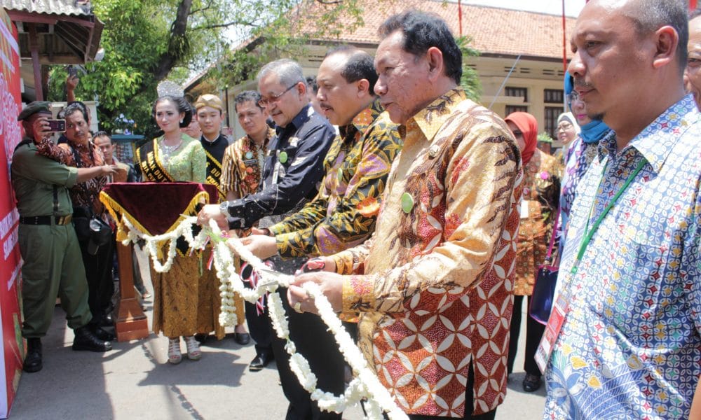 Sekertaris Menkop UKM Buka Pekan Batik Pekalongan 2017 54 pembukaan batik e1507192051728