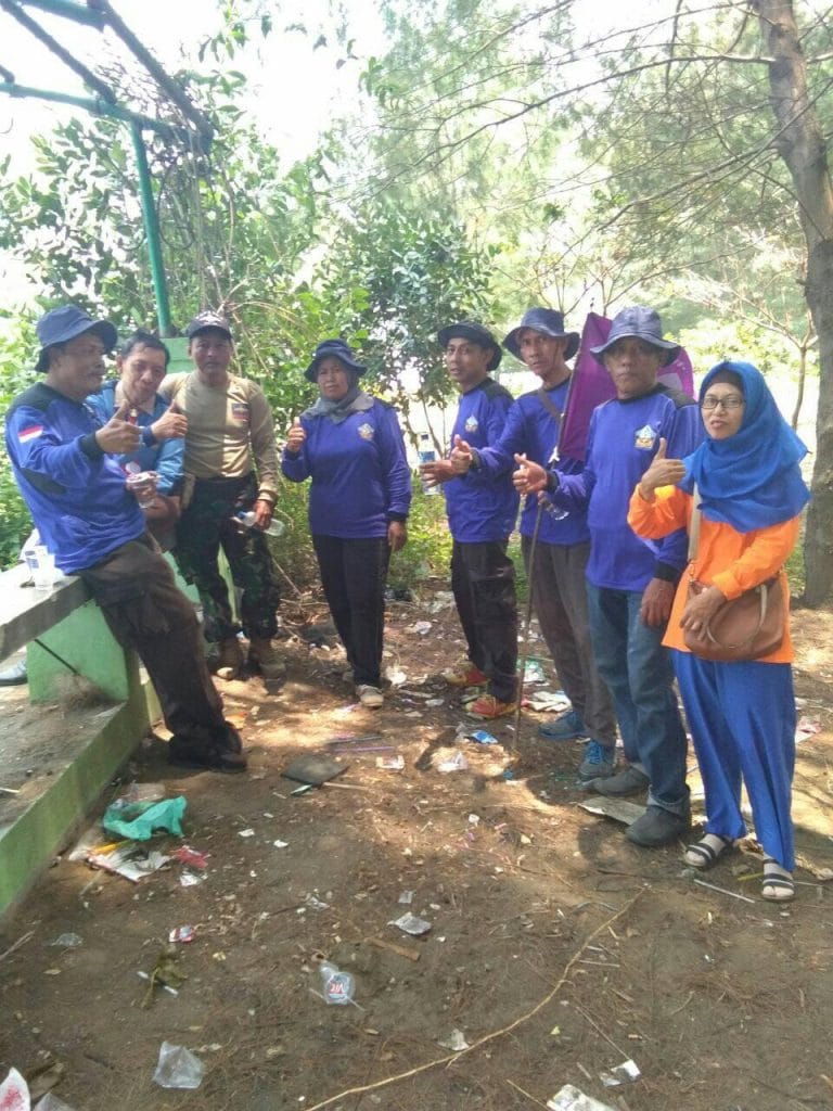 Alumni Pramuka Saka Bahari Bantu Korban Banjir 44 bahari