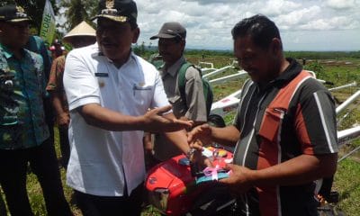 Bupati Bagikan Handtraktor