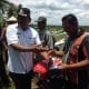 Bupati Bagikan Handtraktor