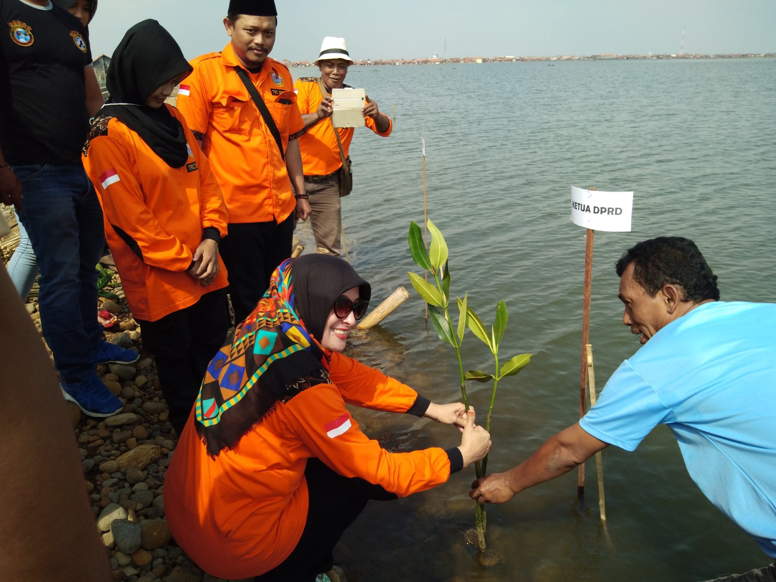 Balqis Diab Resmikan “ Tanam Mangrove Di Sekarwangi “ 41 IMG 20180429 092736 scaled