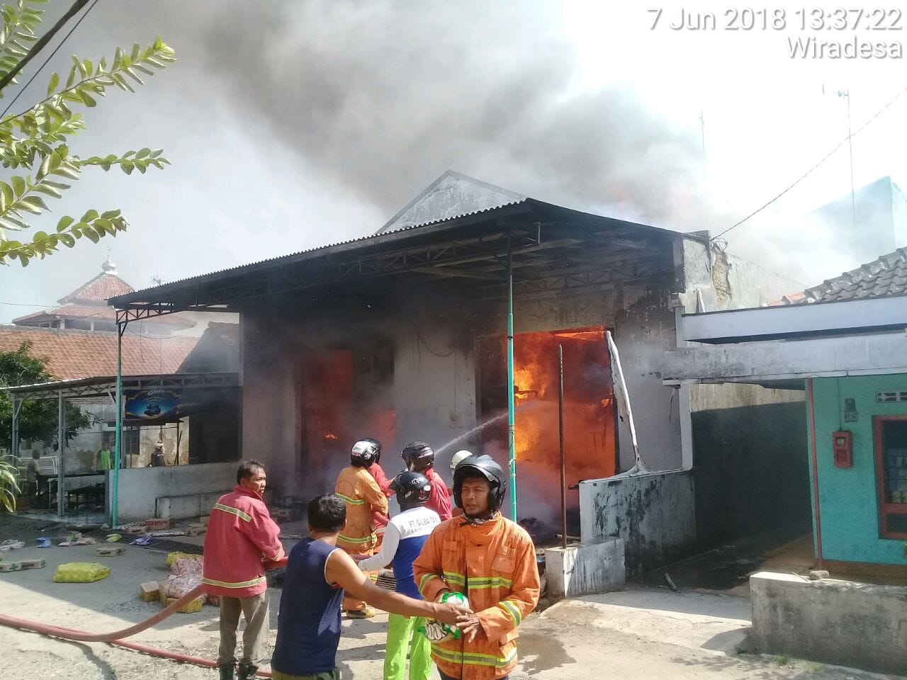 Kebakaran Hanguskan Gudang Chiki 43 IMG 20180607 WA0018