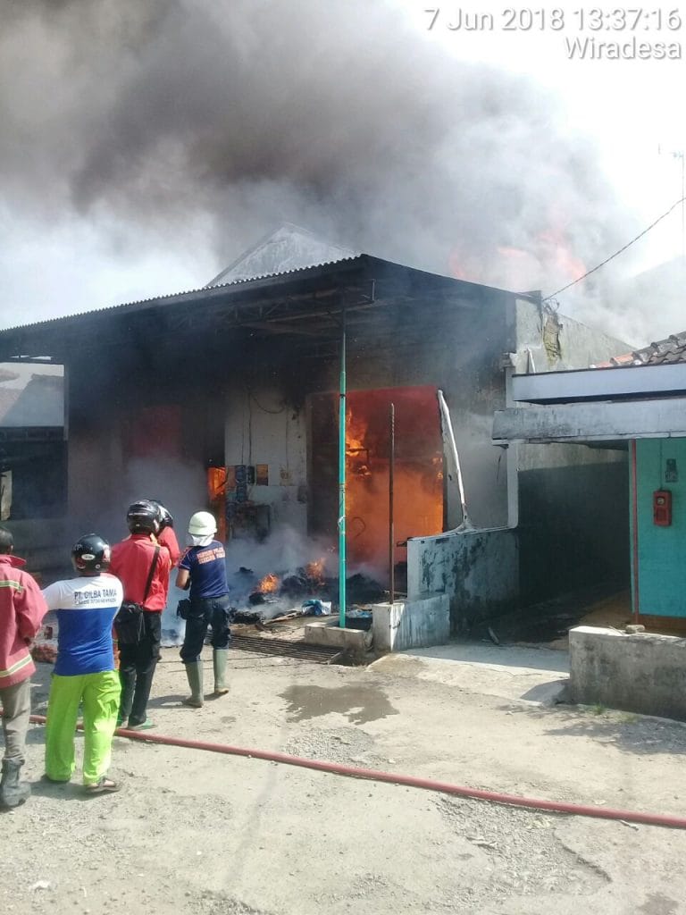 Kebakaran Hanguskan Gudang Chiki 44 IMG 20180607 WA0019