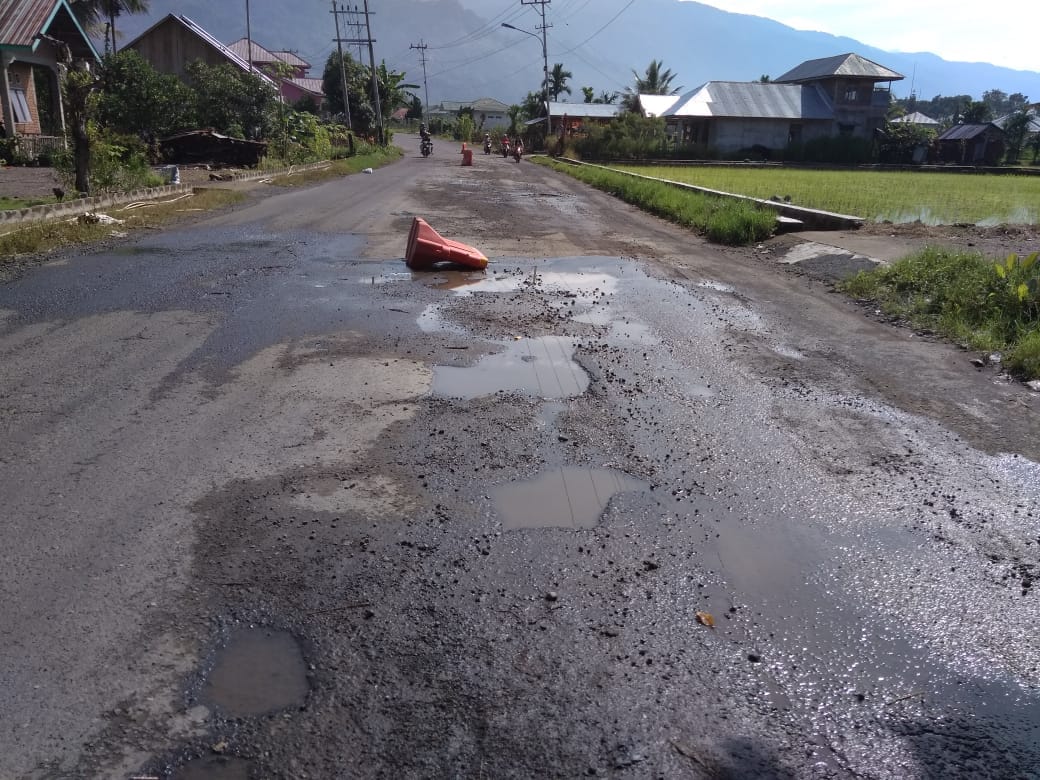 Jalan Lintas Muara Aman-Curup