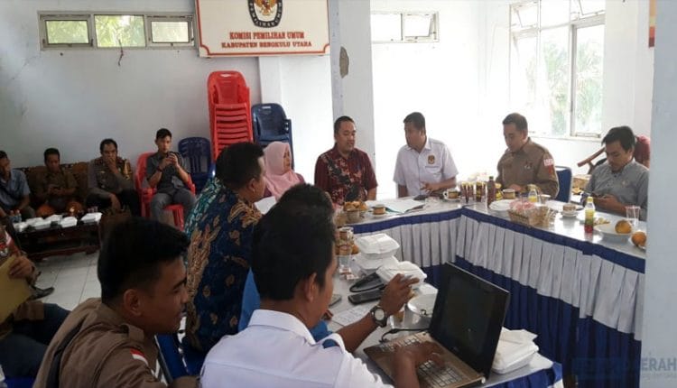 Foto : Saat KPU Lebong Dengan KPU Bengkulu Utara Memvalidasi Data