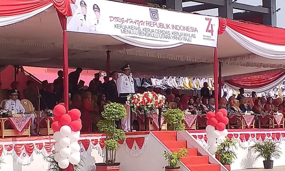 Bupati Bengkulu Utara Pimpin Upacara HUT RI ke-74