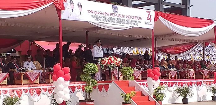 Bupati Bengkulu Utara Pimpin Upacara HUT RI ke-74 Bupati Bengkulu Utara Pimpin Upacara HUT RI ke-74