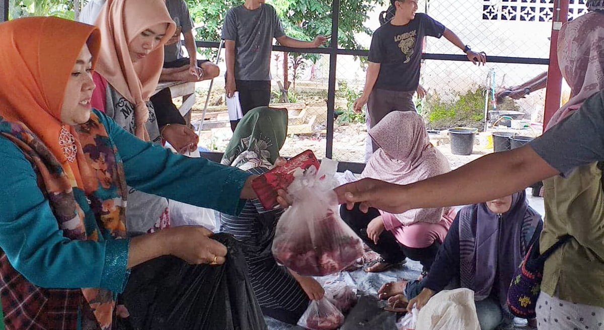 Pemkab Bengkulu Utara Bagikan Daging Kurban 3 Ekor Sapi