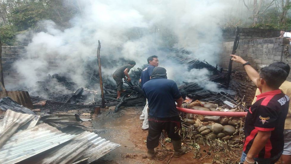 Jum’at Siang, Gudang Penyimpanan Barang Warga Gunung Selan Terbakar