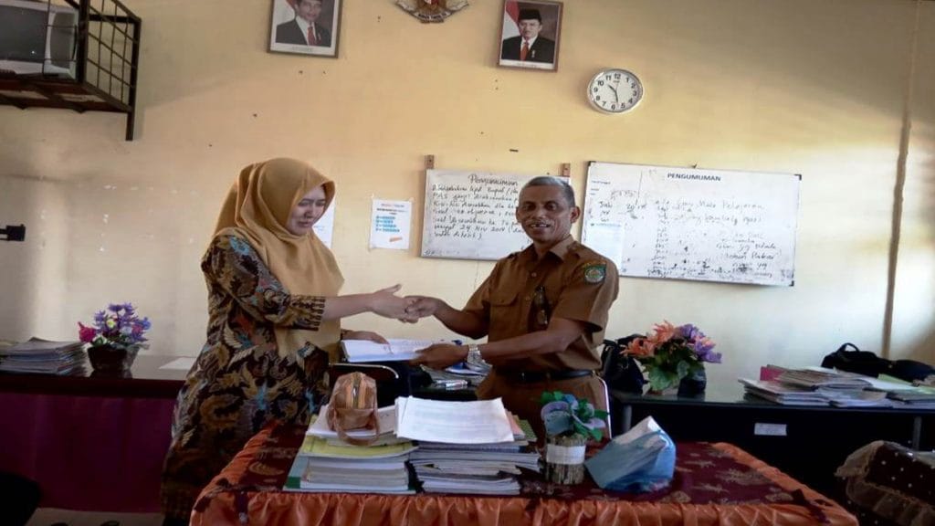 11 Mahasiswa STKIP Rokania PLP II di SMP Negeri 1 Rambah 42 11 Mahasiswa STKIP Rokania PLP II di SMP Negeri 1 Rambah