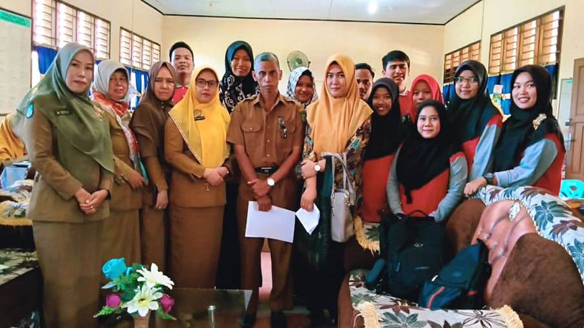 11 Mahasiswa STKIP Rokania PLP II di SMP Negeri 1 Rambah 41 11 Mahasiswa STKIP Rokania PLP II di SMP Negeri 1 Rambah