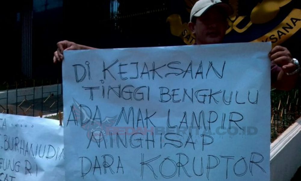 Aktivis Bengkulu Teriak Di Kejagung 44 PicsArt 10 31 07.42.28