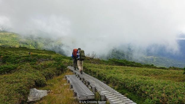 Onsen paling terpencil di Jepang & 'naked communion' 43 Untuk berendam di perairan restoratif Takamagahara, pejalan kaki harus menempuh perjalanan 40 km melalui hutan, sepanjang sungai dan melalui dataran tinggi (Kredit: Lily Crossley-Baxter)