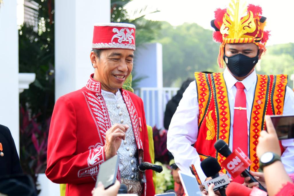 Pada HUT ke-77 Kemerdekaan RI Presiden Jokowi Kenakan Baju Adat Buton 41 Presiden Jokowi Kenakan Baju Adat Buton pada HUT ke 77 Kemerdekaan RI