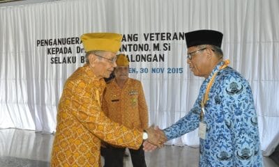 Bupati Pekalongan Amat Antono Terima “Bintang Veteran” 52 Bupati Pekalongan Amat Antono Terima Bintang Veteran
