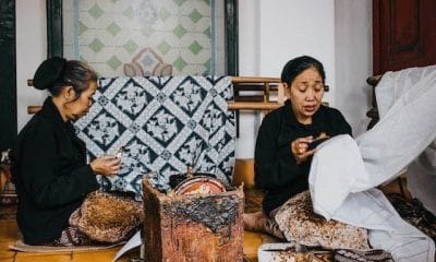 batik yang dibuat pada pakaian termasuk jenis seni rupa