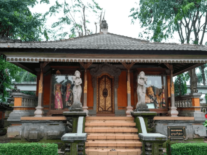 rumah adat bali