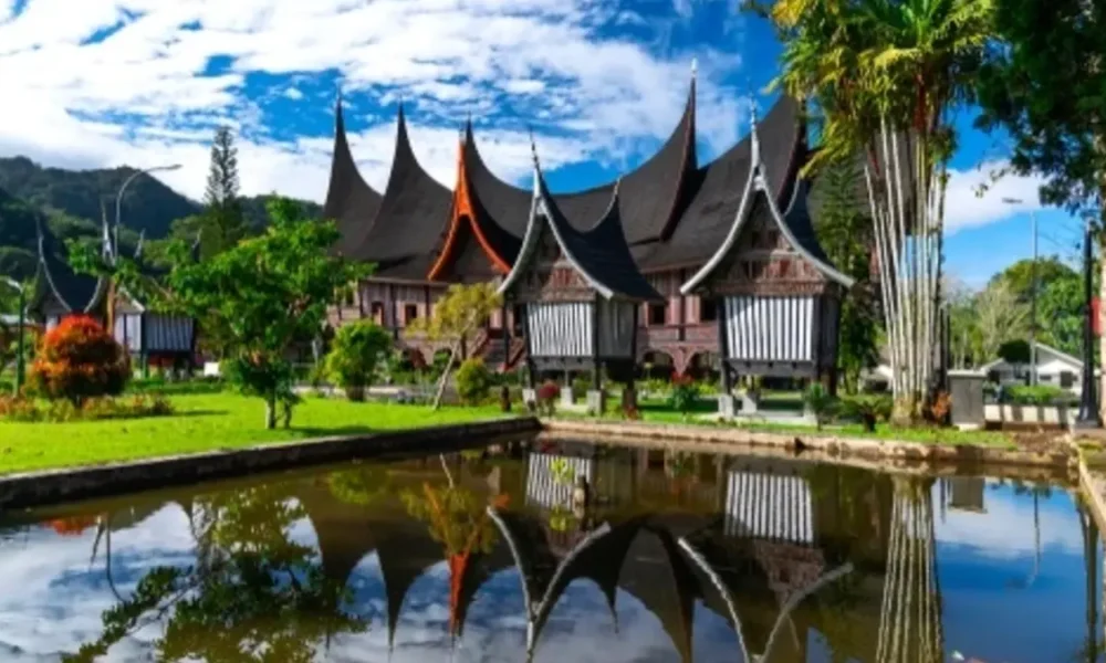 rumah adat Padang