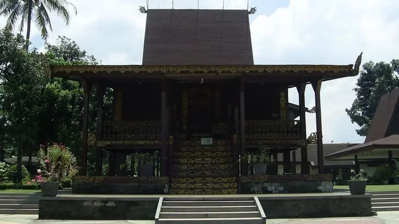 Kalimantan Selatan - Rumah Bubungan Tinggi