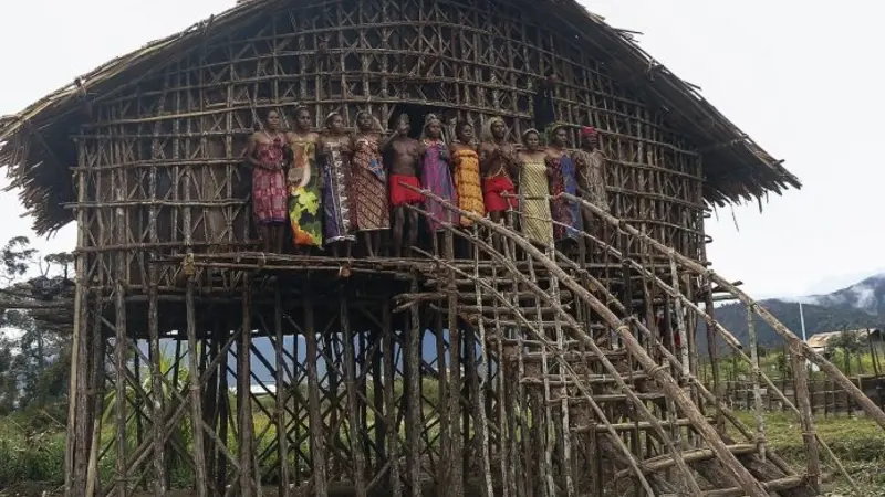 Papua Barat - Rumah Adat Mod Aki Aksa