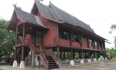 rumah adat Kalimantan Barat