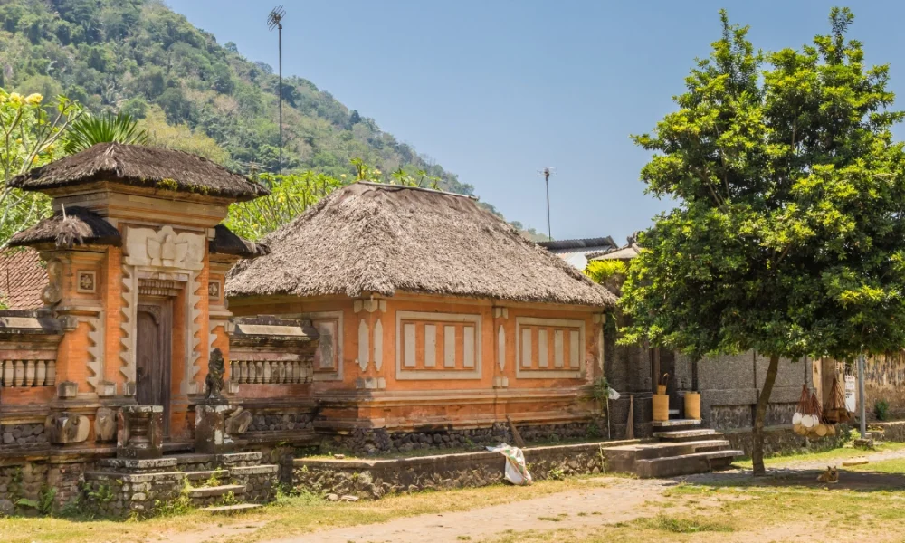 rumah adat Bali