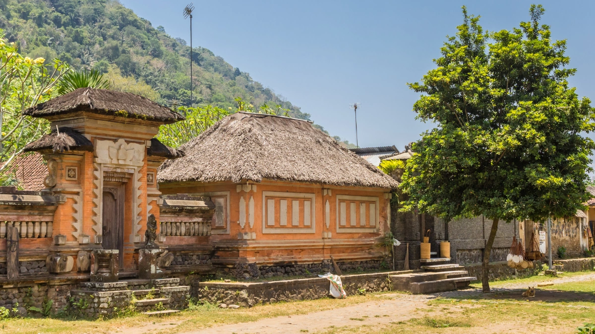 rumah adat Bali