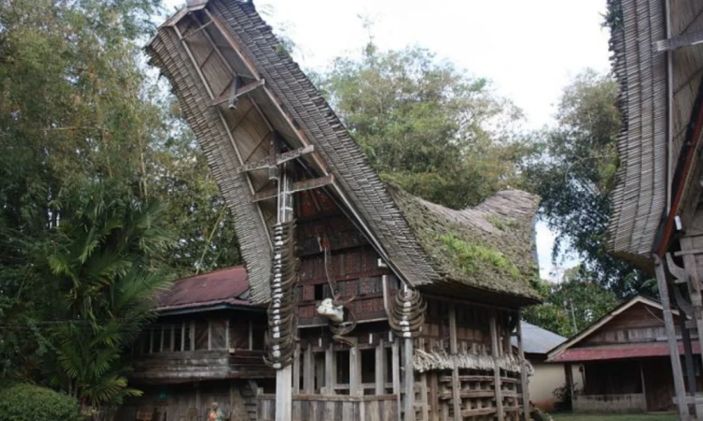 rumah adat Sulawesi Selatan