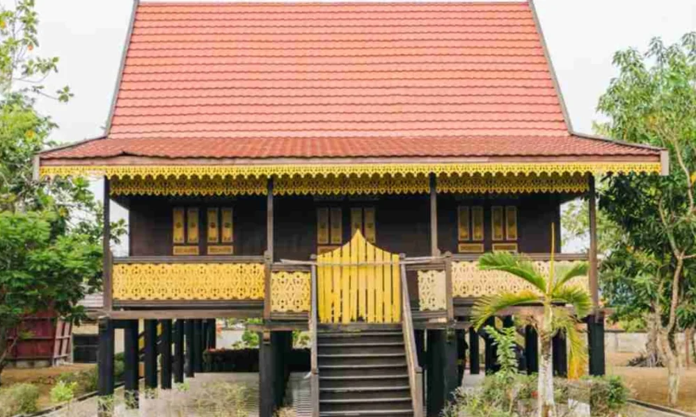 rumah adat Jambi