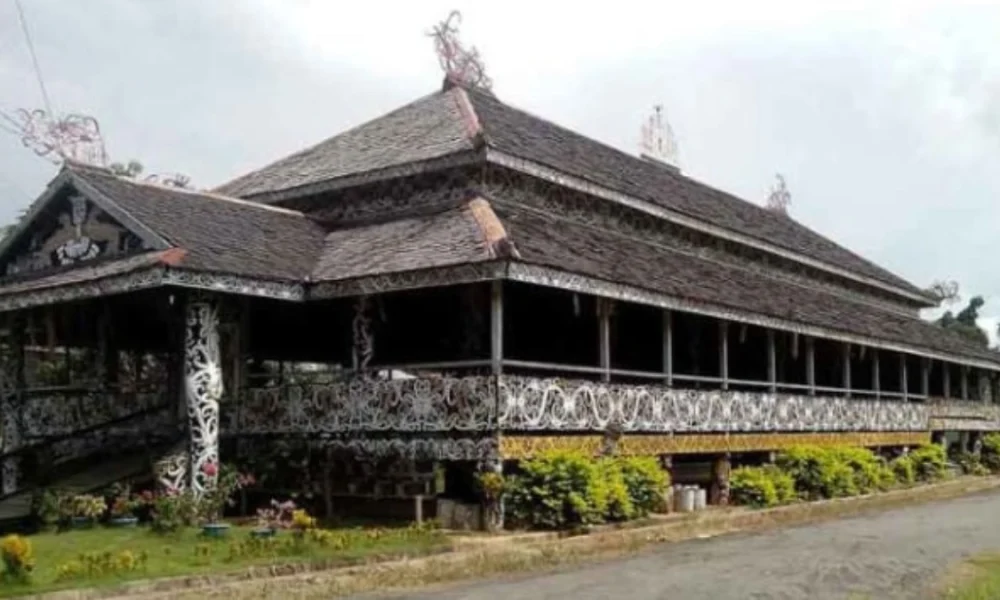 rumah adat Kalimantan Timur