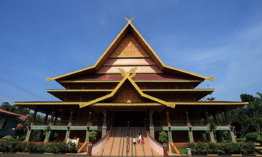 rumah adat Kepulauan Riau