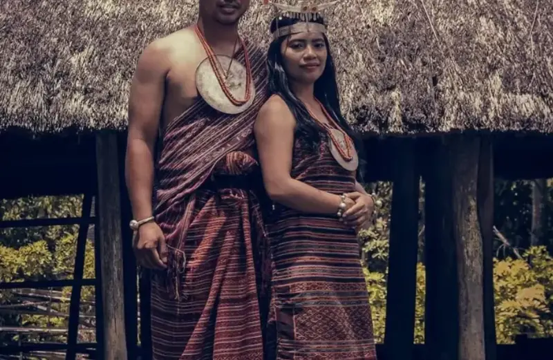 Pakaian Adat NTT: Keunikan, Makna, dan Jenis-Jenisnya 42 Desain tanpa judul 2 3164229528 1