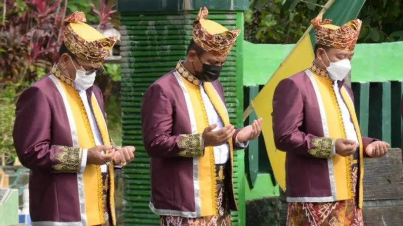 Pakaian Adat Kalimantan Selatan: Jenis, Makna, dan Filosofinya 44 Pakaian Adat Kalimantan Selatan 2 2