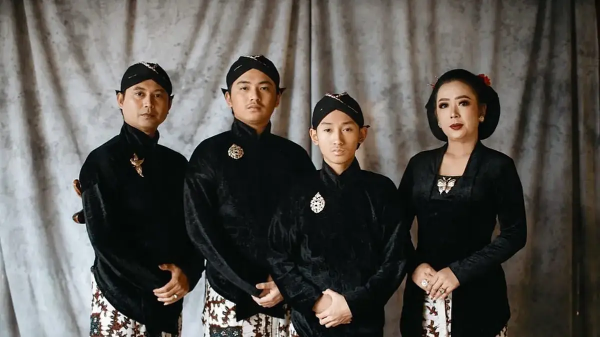 Nama-Nama Pakaian Adat Jawa Tengah yang Wajib Kamu Ketahui 41 pakaian adat jawa tengah