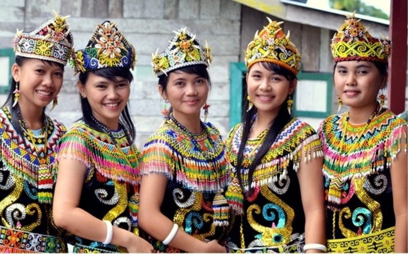 pakaian adat kalimantan timur 2 1