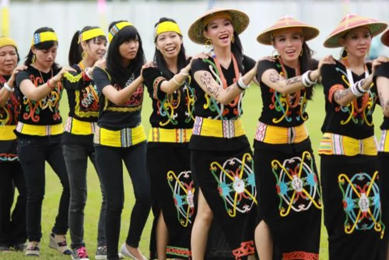 Pakaian Adat Kalimantan Utara: Jenis, Sejarah + Filosofi 45 pakaian adat kalimantan utara 1